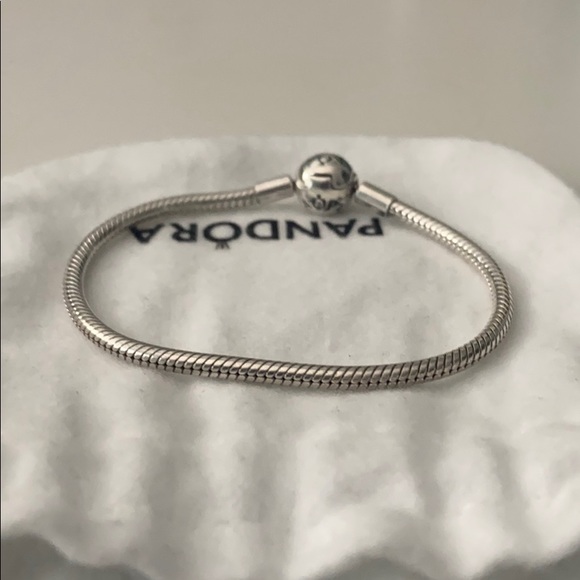Pandora silver charm bracelet - Picture 4 of 5